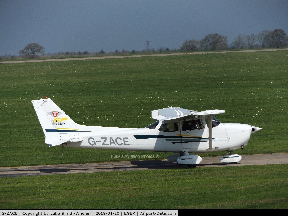 G-ZACE, 2001 Cessna 172S C/N 172S8808, At Sywell Aerodrome.
