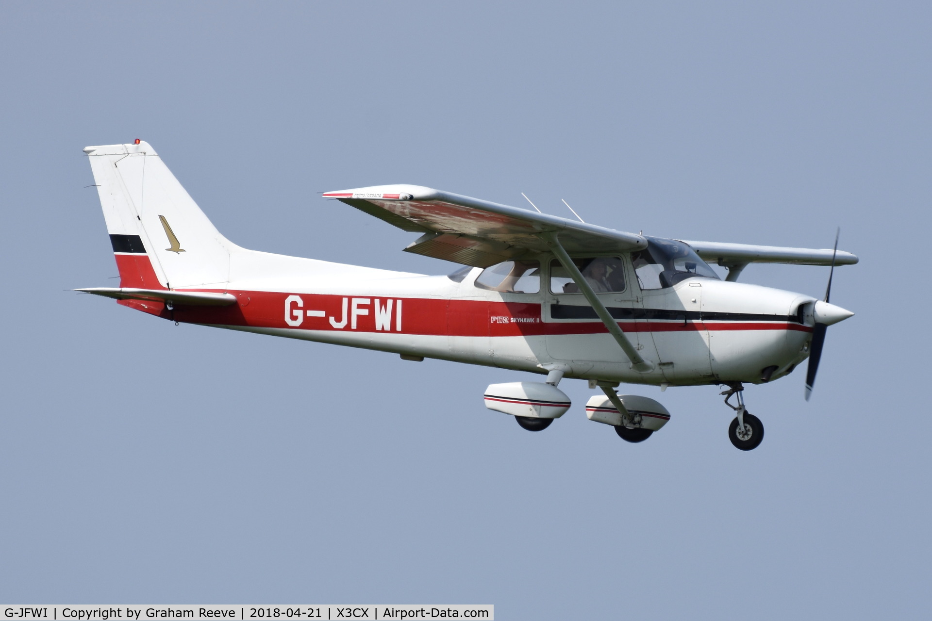 G-JFWI, 1977 Reims F172N Skyhawk C/N 1622, Landing at Northrepps.