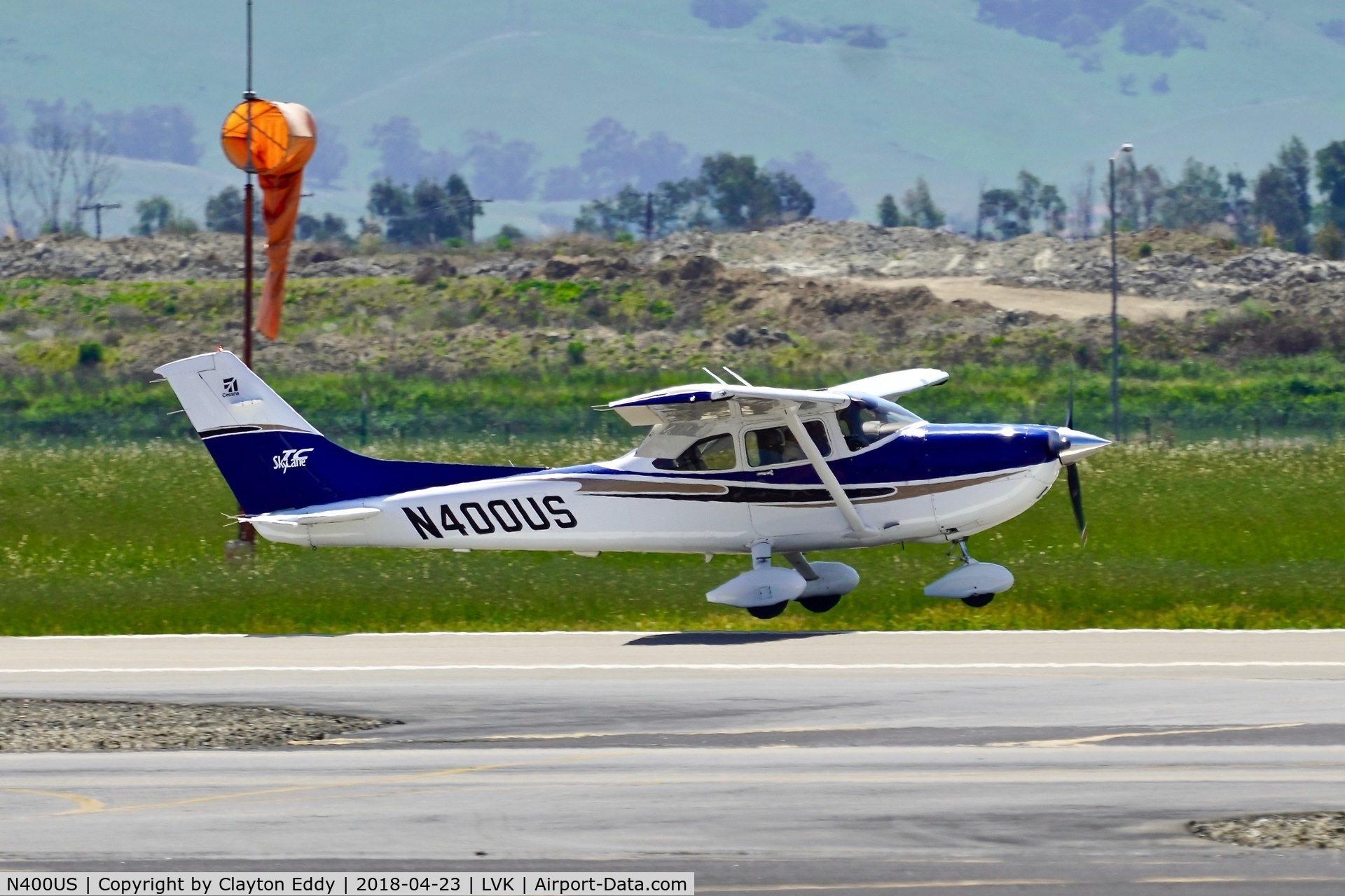 N400US, 2004 Cessna T182T Turbo Skylane C/N T18208276, Livermore Airport California 2018.
