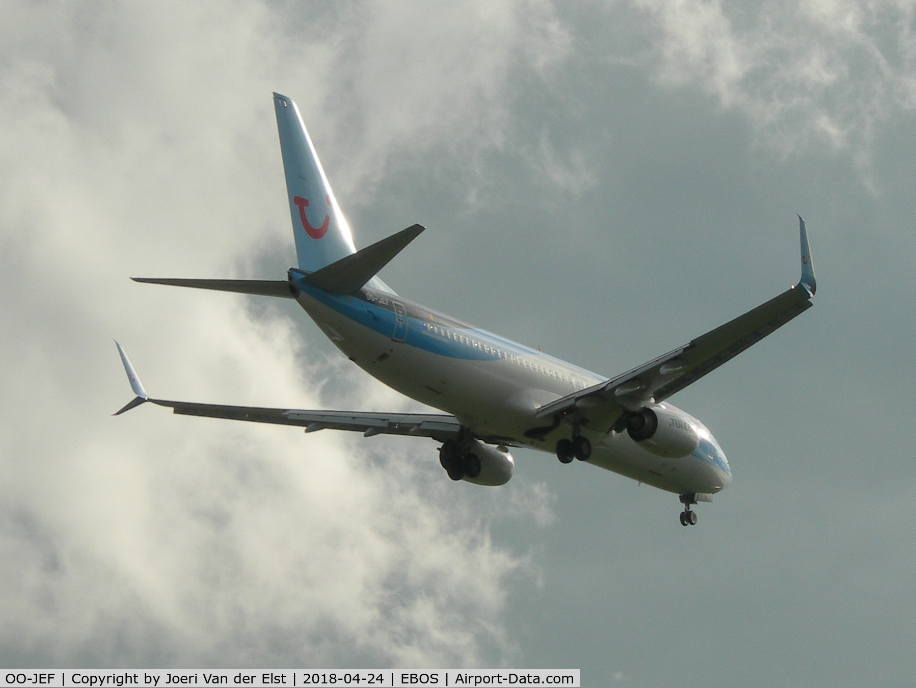 OO-JEF, 2014 Boeing 737-8K5 C/N 44271, Moments before touchdown rwy 26, training flight