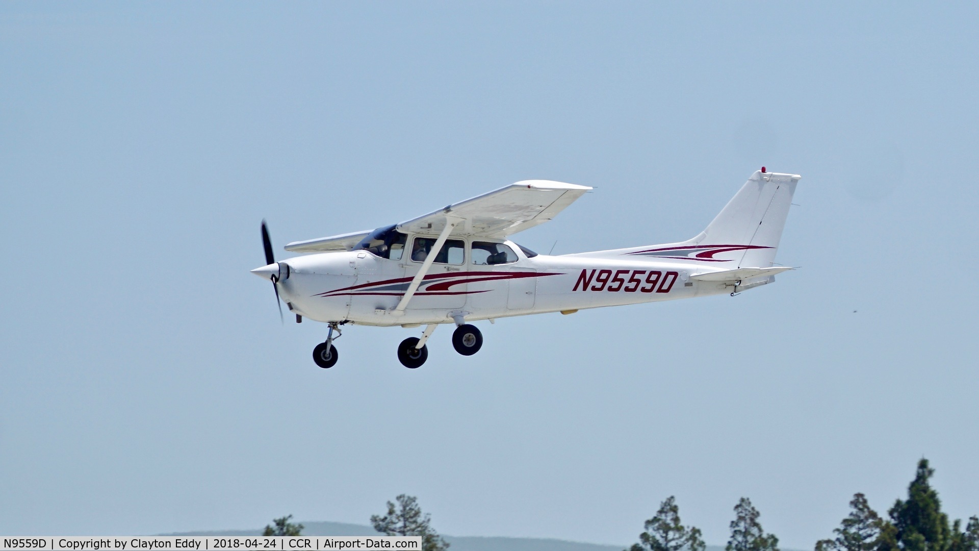N9559D, 1999 Cessna 172R C/N 17280488, Buchanan Field Concord California 2018.