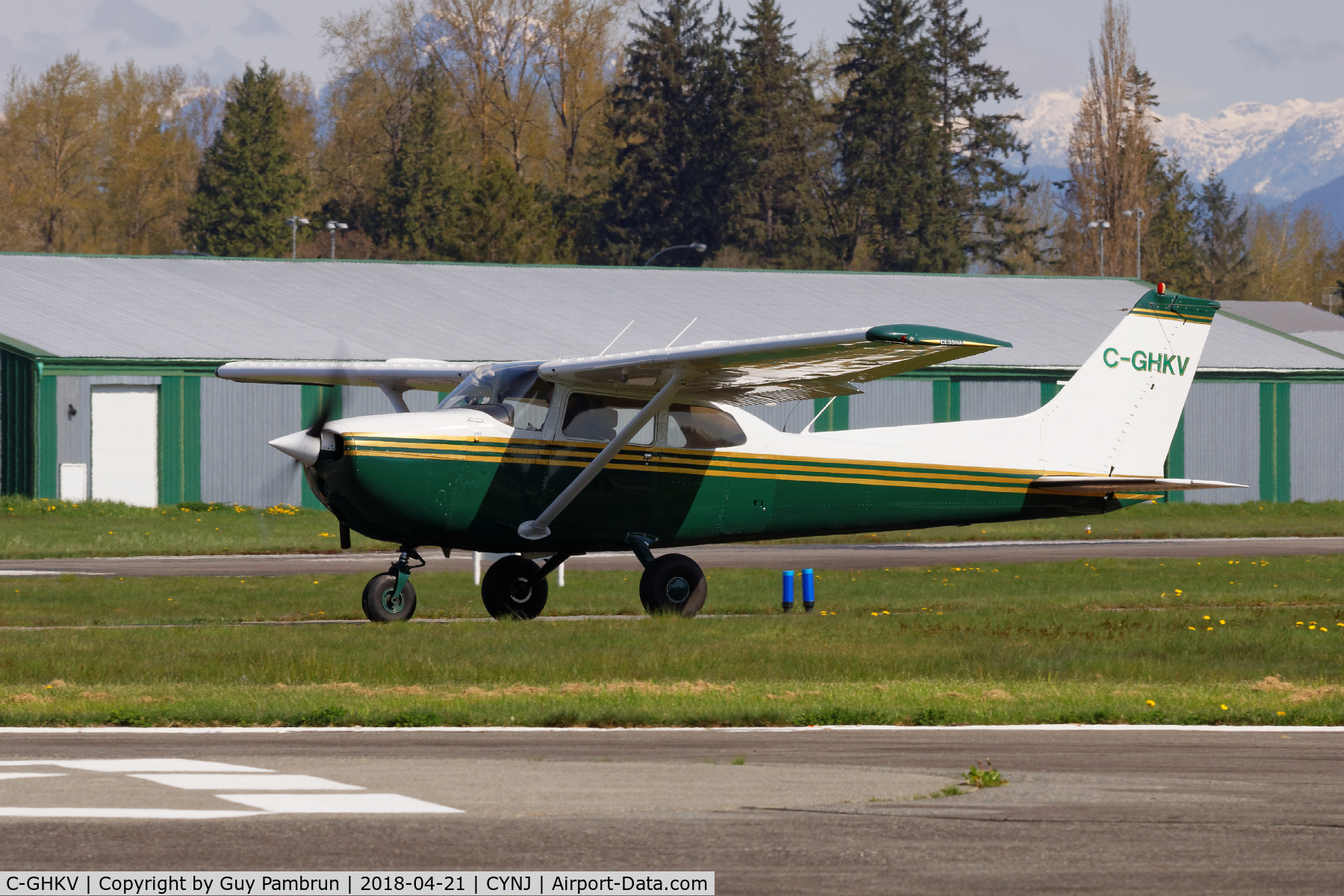 C-GHKV, 1975 Cessna 172M C/N 17264652, Departing