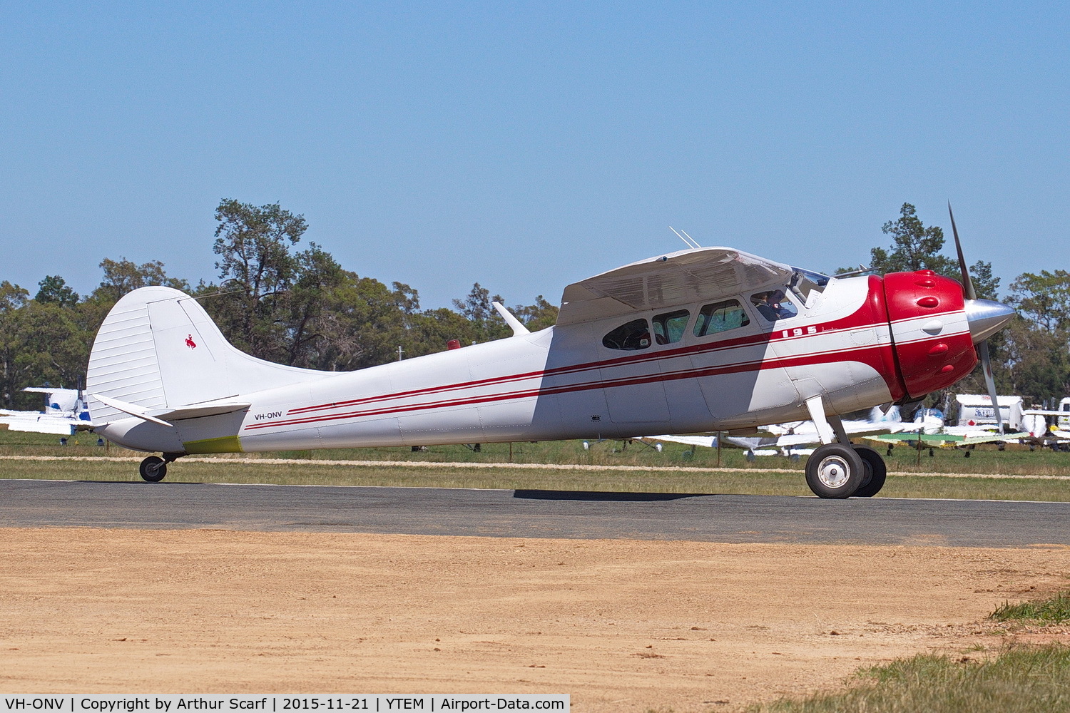 VH-ONV, 1953 Cessna 195A C/N 16062, Temora Warbirds 2015