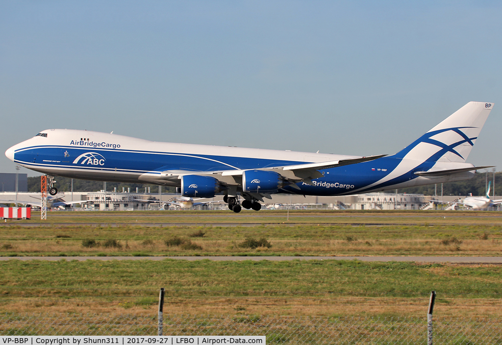 VP-BBP, 2017 Boeing 747-8F C/N 63695, Landing rwy 14L