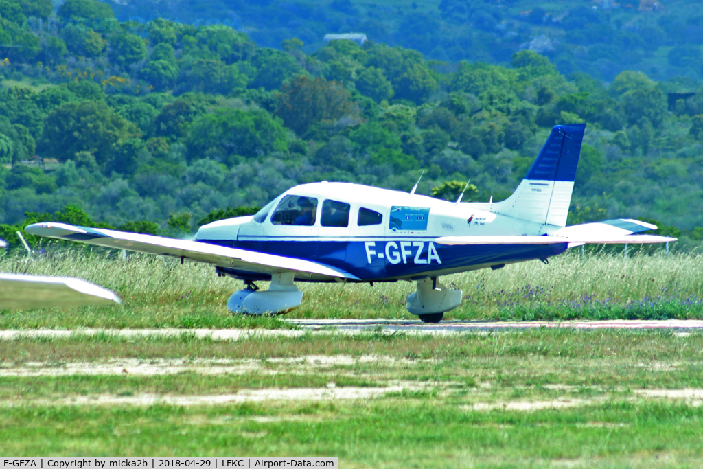 F-GFZA, Piper PA-28-181 Archer II C/N 28-8390074, Taxiing