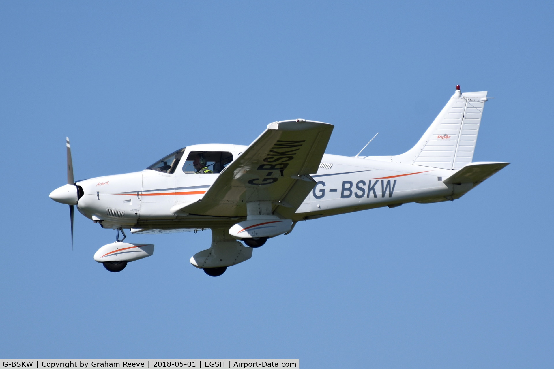 G-BSKW, 1989 Piper PA-28-181 Cherokee Archer II C/N 2890138, Landing at Norwich.