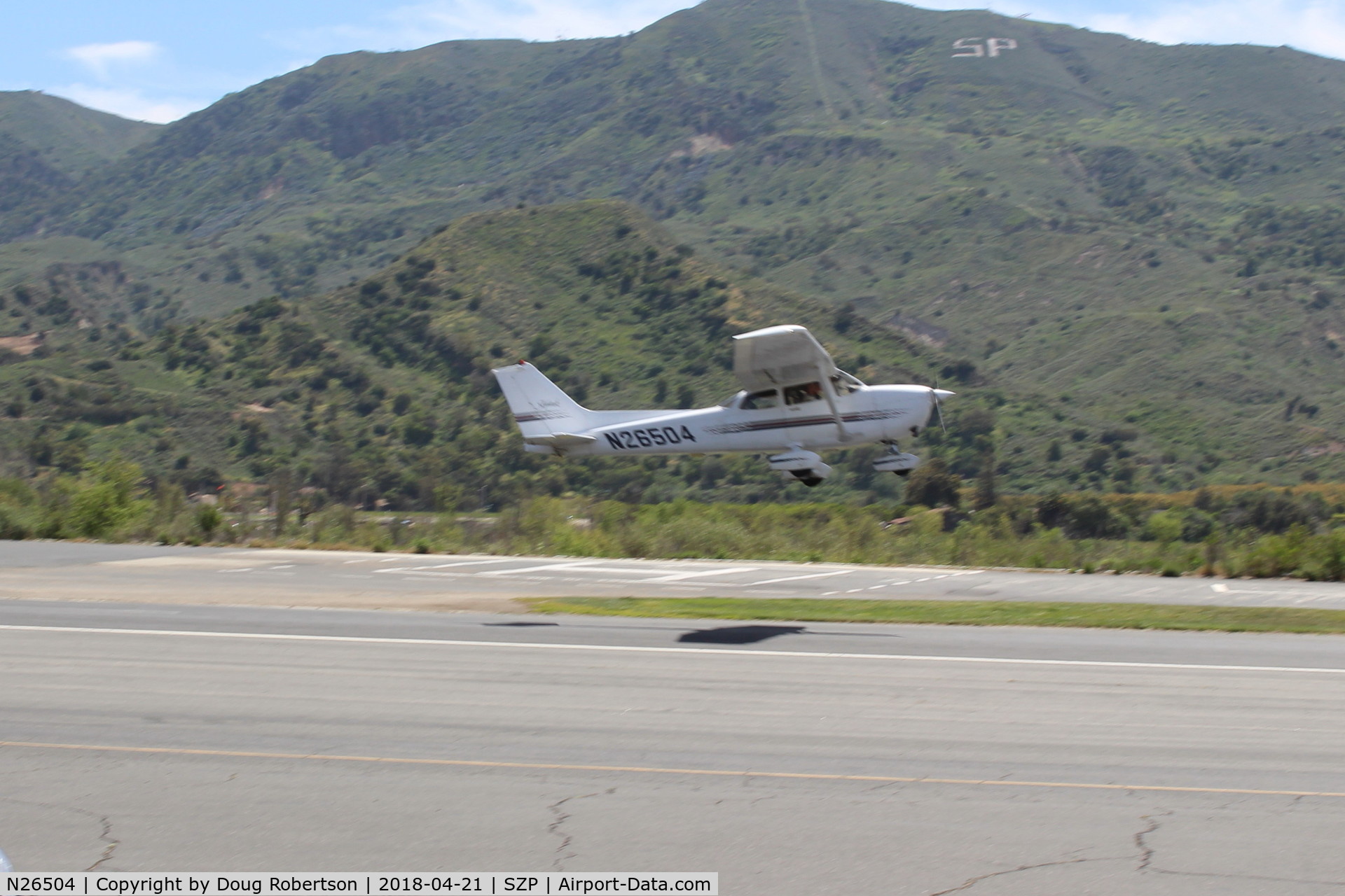 N26504, 1998 Cessna 172R C/N 17280601, 1998 Cessna 172R SKYHAWK, Continental IO-360-L2A 160 Hp, fixed-pitch prop, takeoff climb Rwy 22