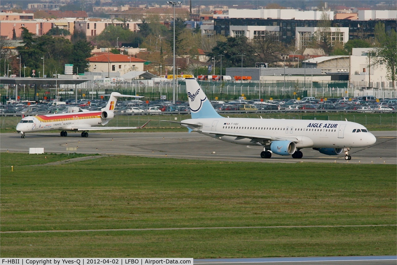 F-HBII, 2009 Airbus A320-214 C/N 3852, Airbus A320-214, Lining up rwy 14L, Toulouse-Blagnac Airport (LFBO-TLS)