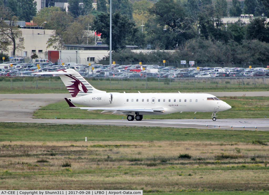 A7-CEE, 2010 Bombardier BD-700-1A11 Global 5000 C/N 9421, Lining up rwy 14L for departure...