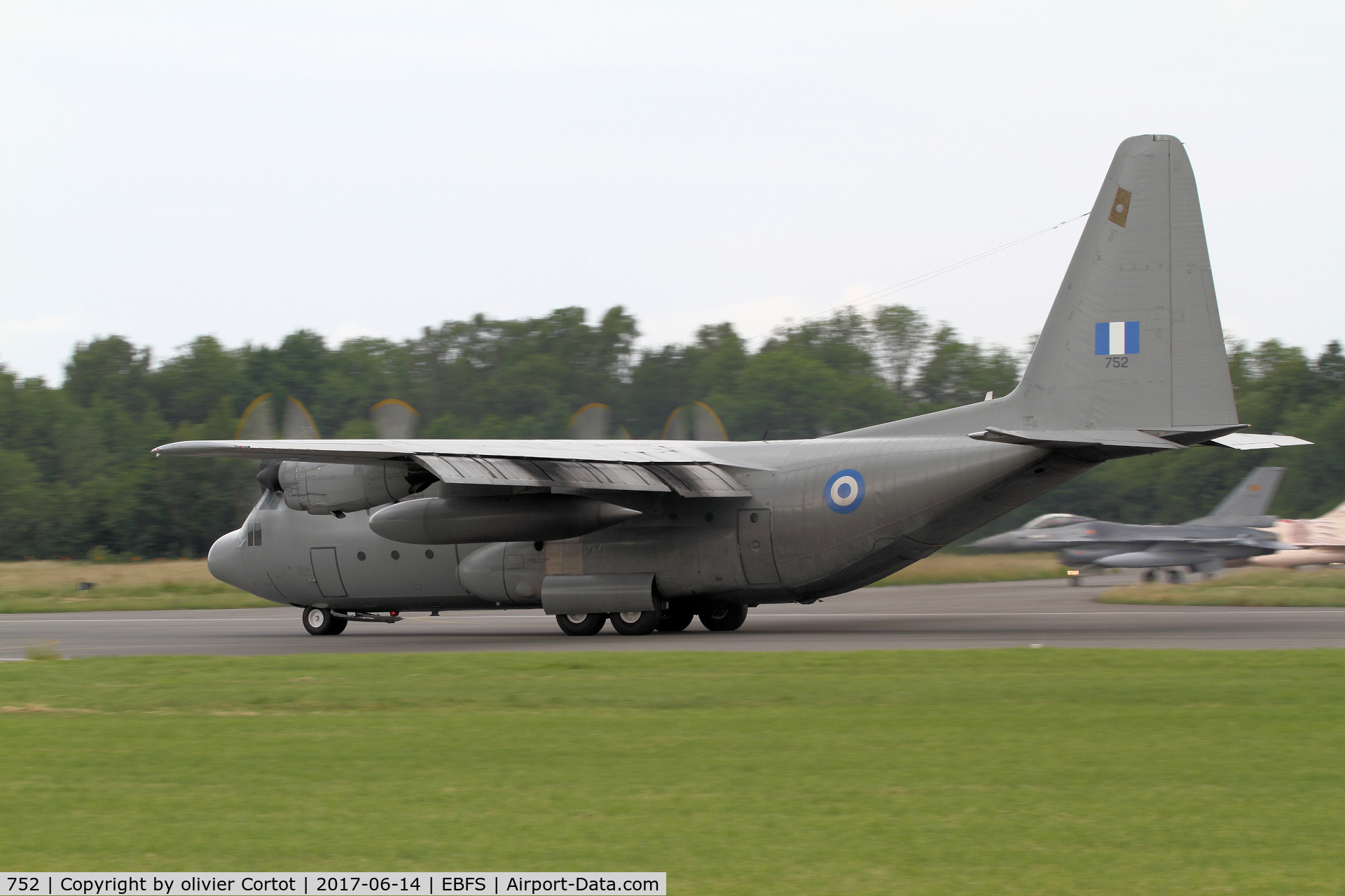 752, 1977 Lockheed C-130H Hercules C/N 382-4734, more operationnal colors now...