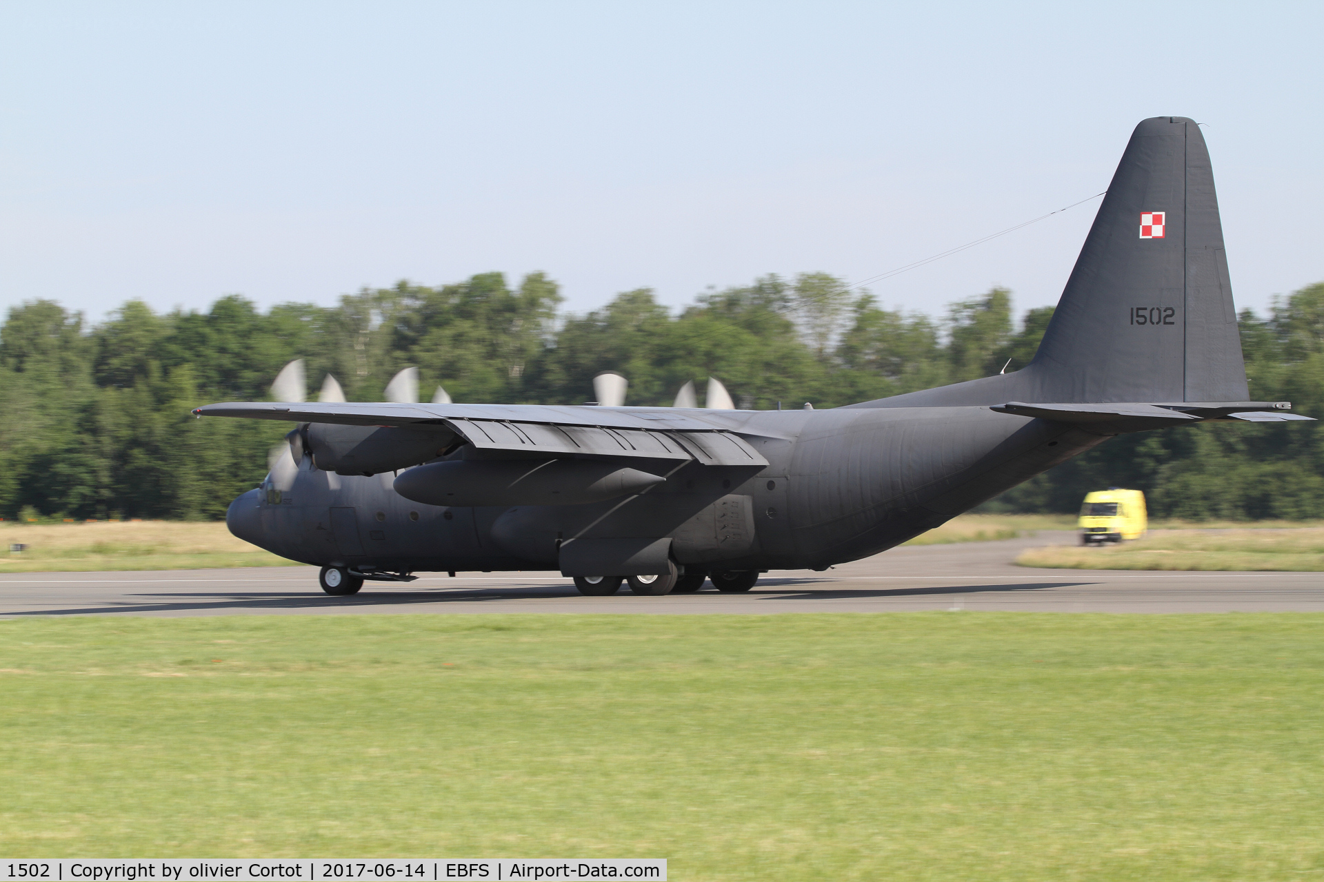 1502, 1970 Lockheed C-130E-LM Hercules C/N 382-4414, landing at Florennes, Mig-29 support aircraft