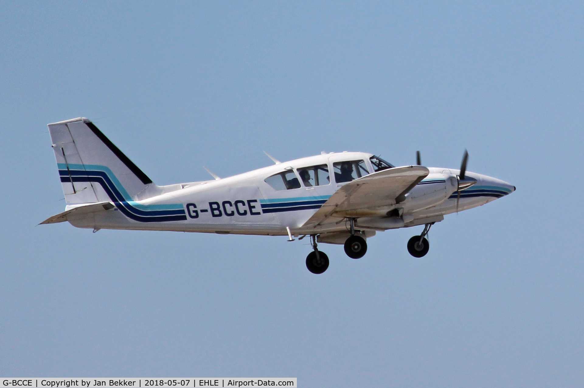 G-BCCE, 1973 Piper PA-23-250 Aztec E C/N 27-7405282, Departure Lelystad Airport