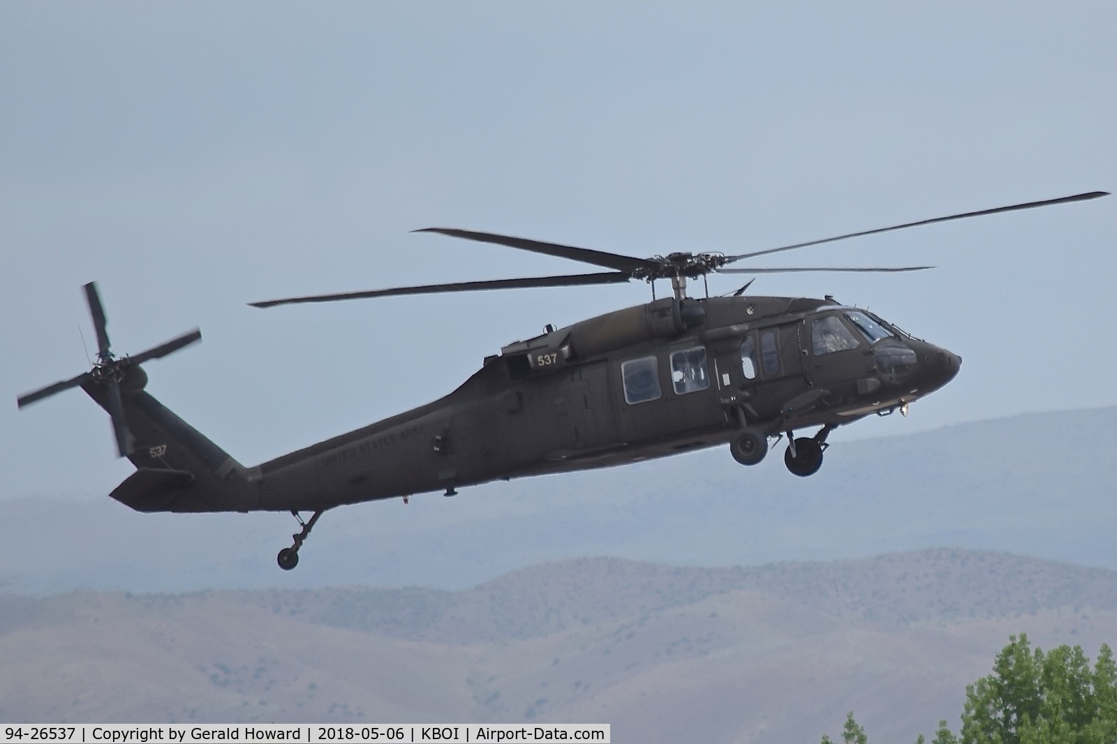 94-26537, 1994 Sikorsky UH-60L Black Hawk C/N 70.2054, Cleared to land on RWY 28L.  1-183rd AVN BN, Idaho Army National Guard.