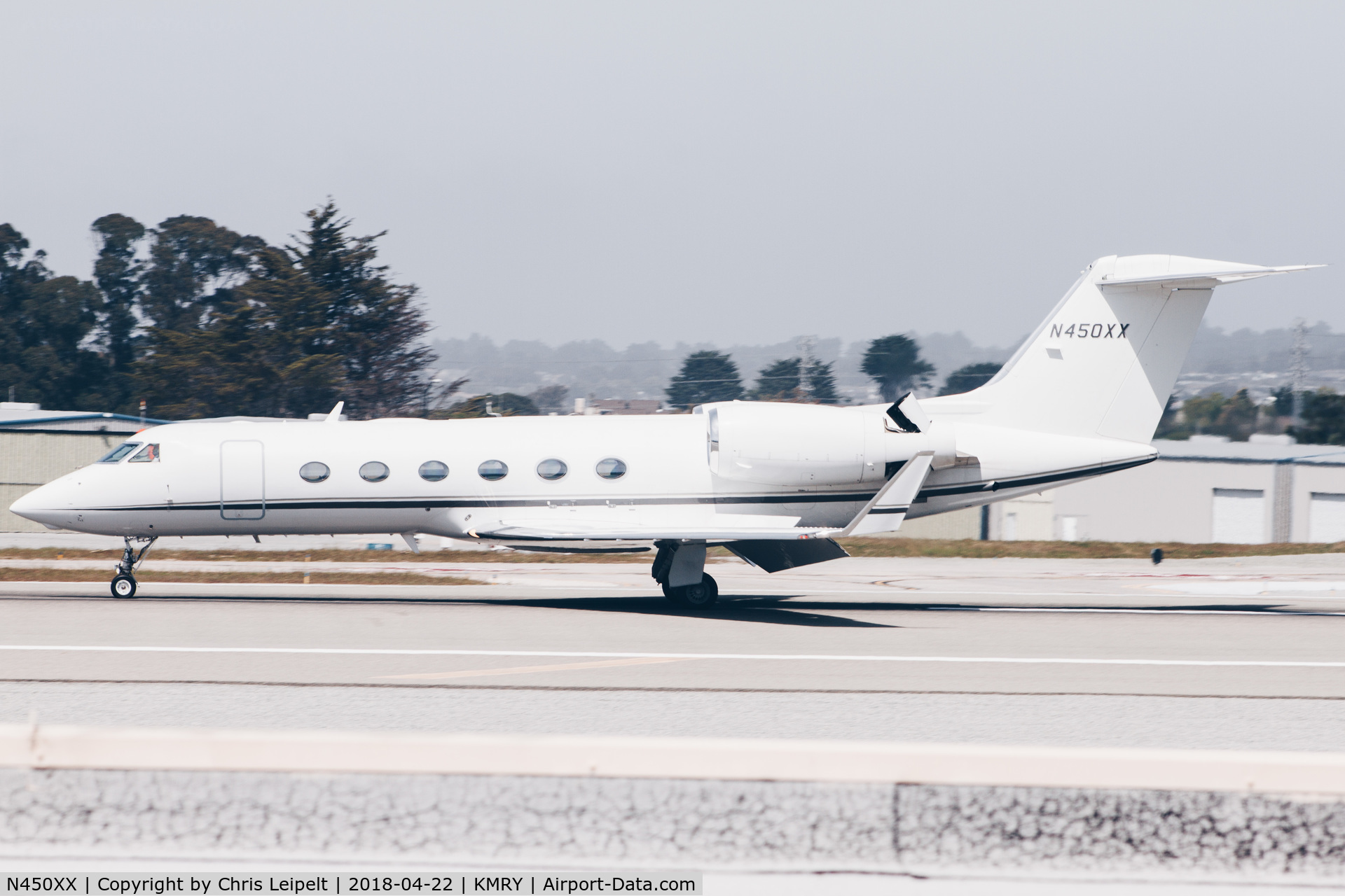N450XX, 2006 Gulfstream Aerospace GIV-X (G450) C/N 4062, 2006 G450 landing at Monterey Regional Airport.