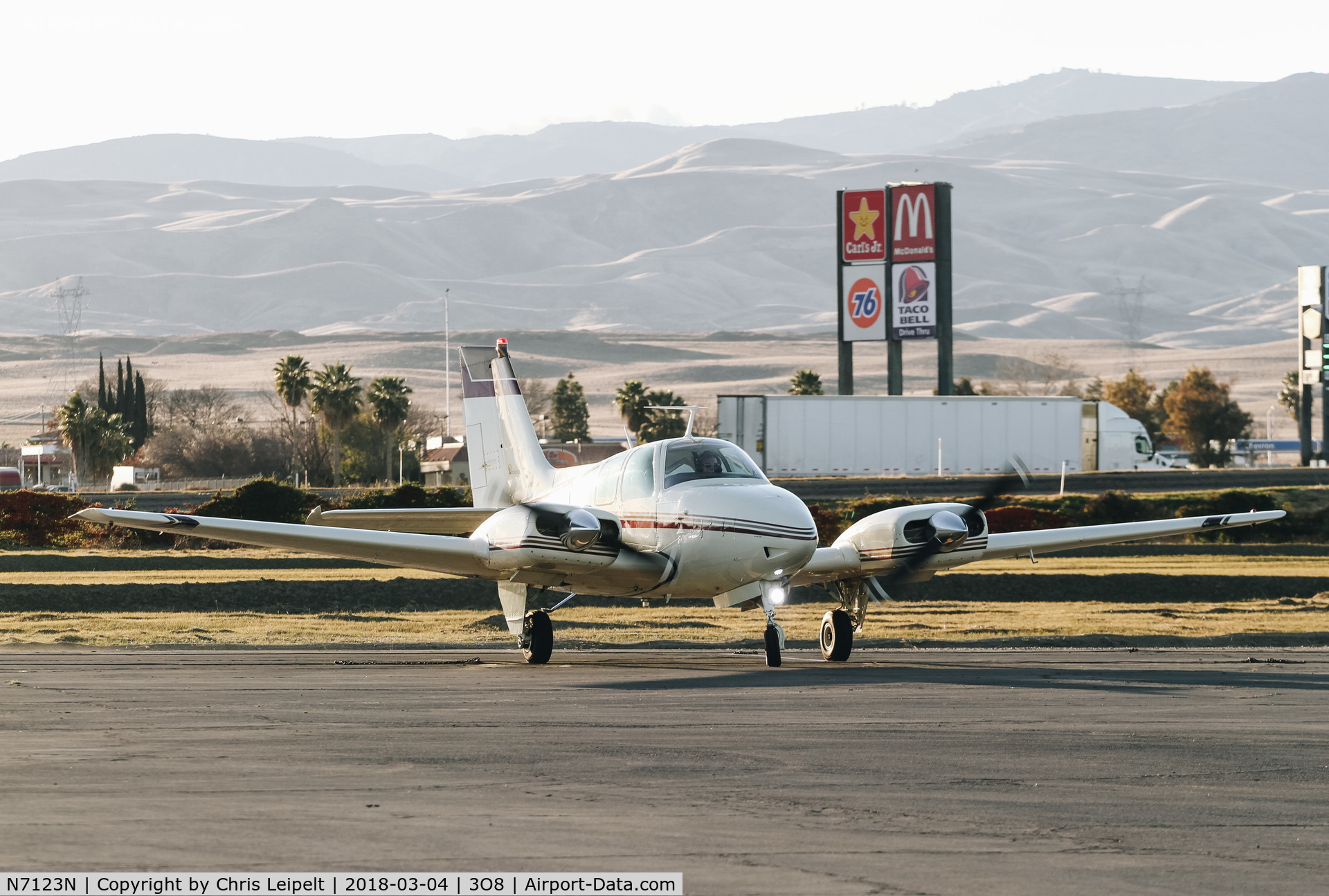 N7123N, 1967 Beech 95-B55 (T42A) Baron C/N TC-1046, 1967 Beechcraft B55 Baron taxing to transient parking at Harris Ranch Airport, Coalinga, CA.