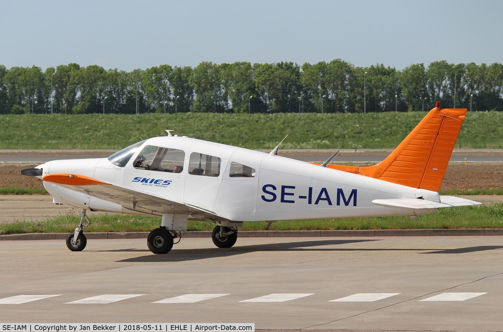 SE-IAM, 1976 Piper PA-28-161 Warrior II C/N 28-7816651, Lelystad Airport. Probably the aircraft is sold and on its way to its new ownwer (in the UK?)