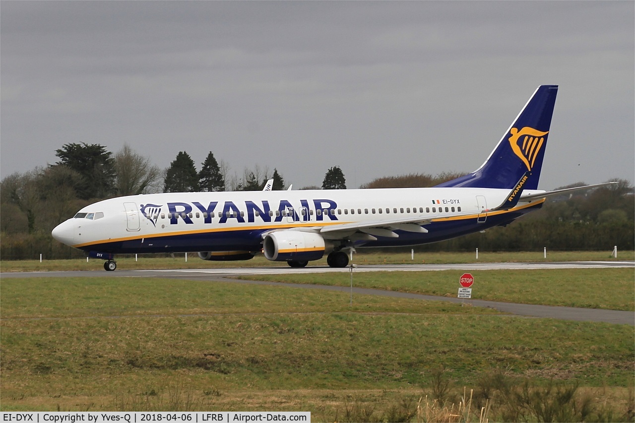 EI-DYX, 2008 Boeing 737-8AS C/N 37517, Boeing 737-8AS, Take off run rwy 25L, Brest-Bretagne airport (LFRB-BES)