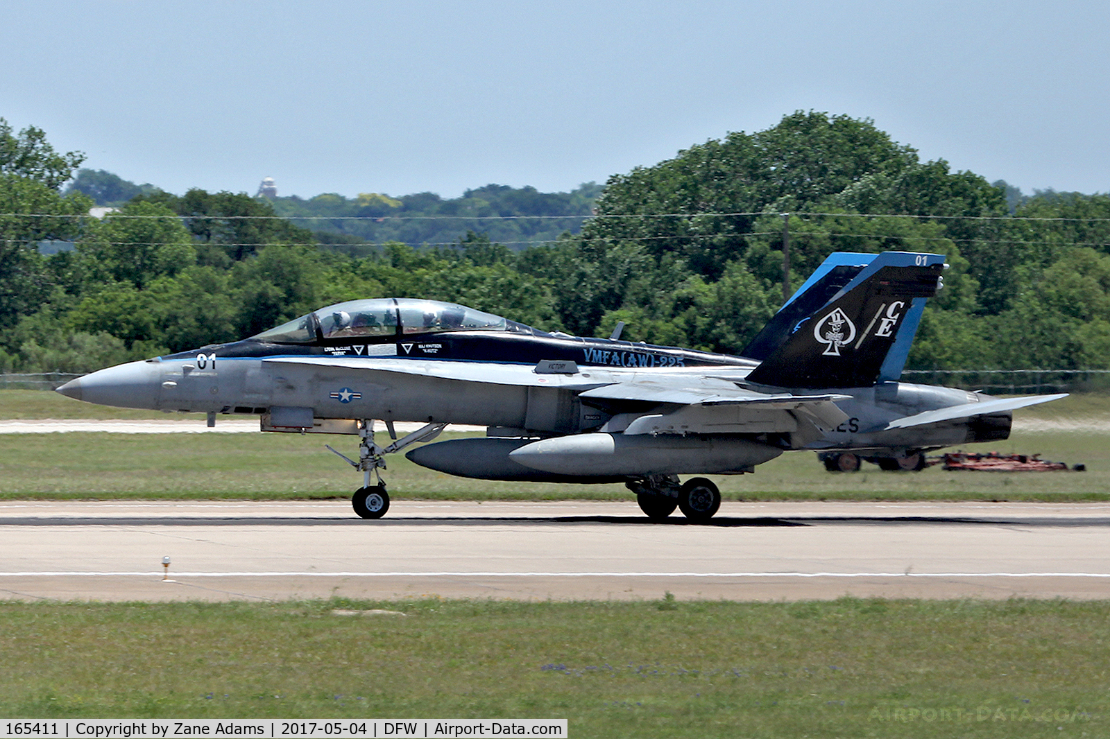 165411, McDonnell Douglas F/A-18D Hornet C/N 1438/D142, Landing at NAS Fort Worth