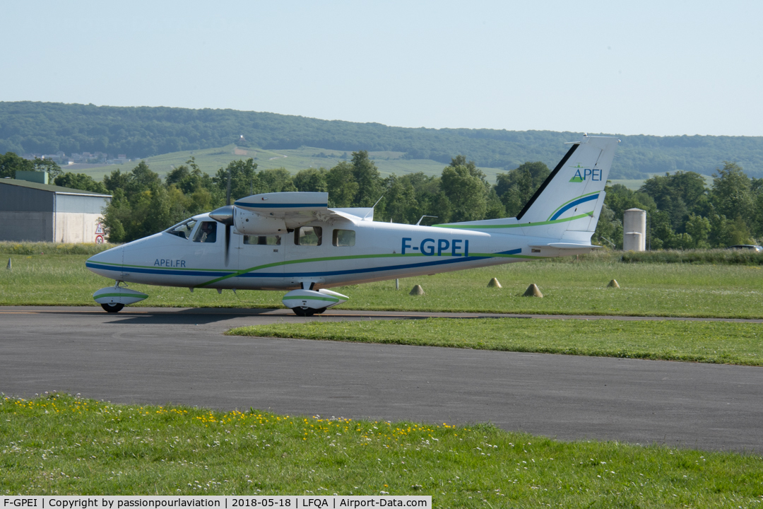 F-GPEI, 2000 Vulcanair P-68C C/N 402, Taxiing
