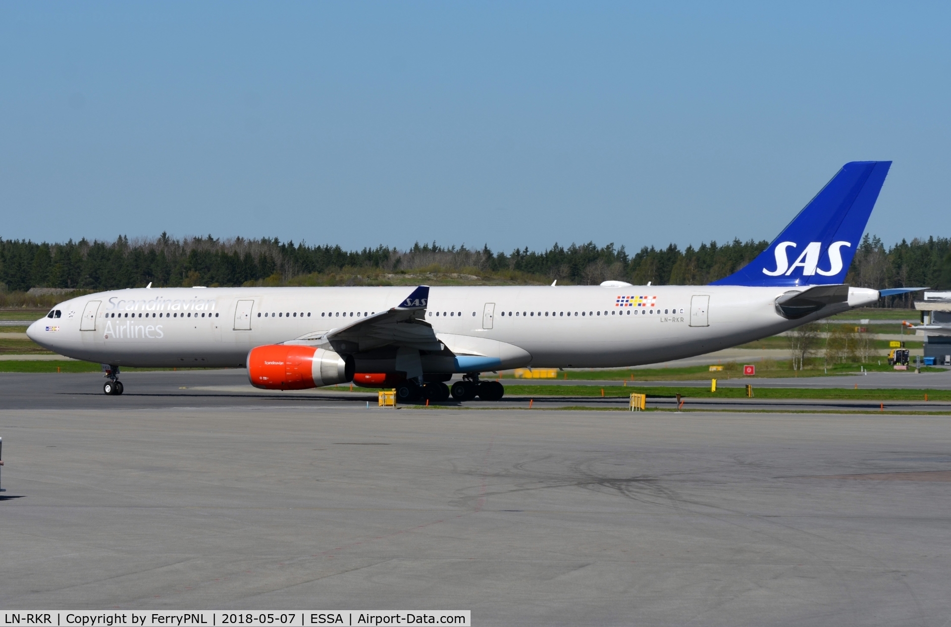 LN-RKR, 2015 Airbus A330-343E C/N 1660, SAS A333 taxying to the runway