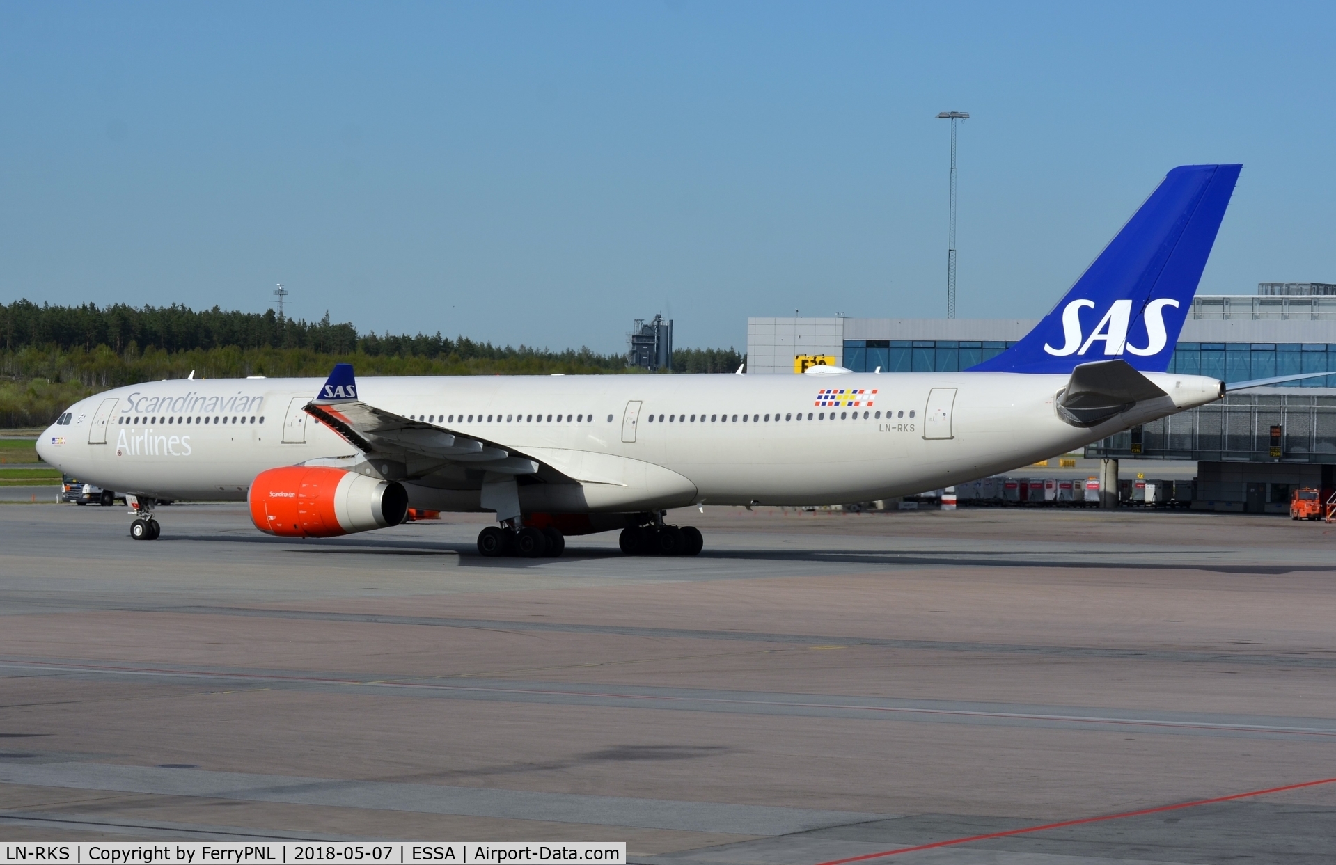 LN-RKS, 2015 Airbus A330-343E C/N 1665, SAS A333 pushed-back for departure.