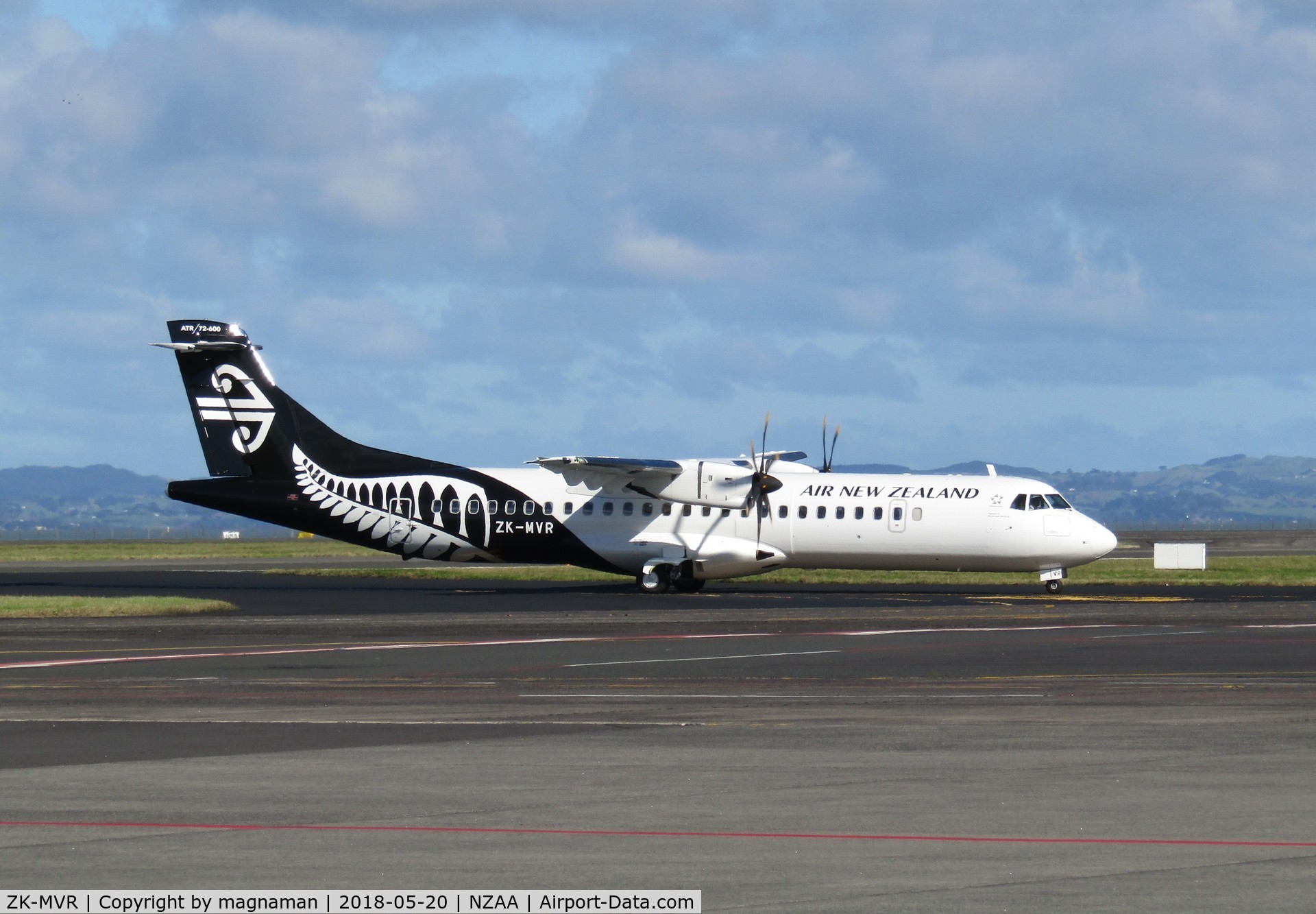 ZK-MVR, 2018 ATR 72-212 A C/N 1487, taxying to stand