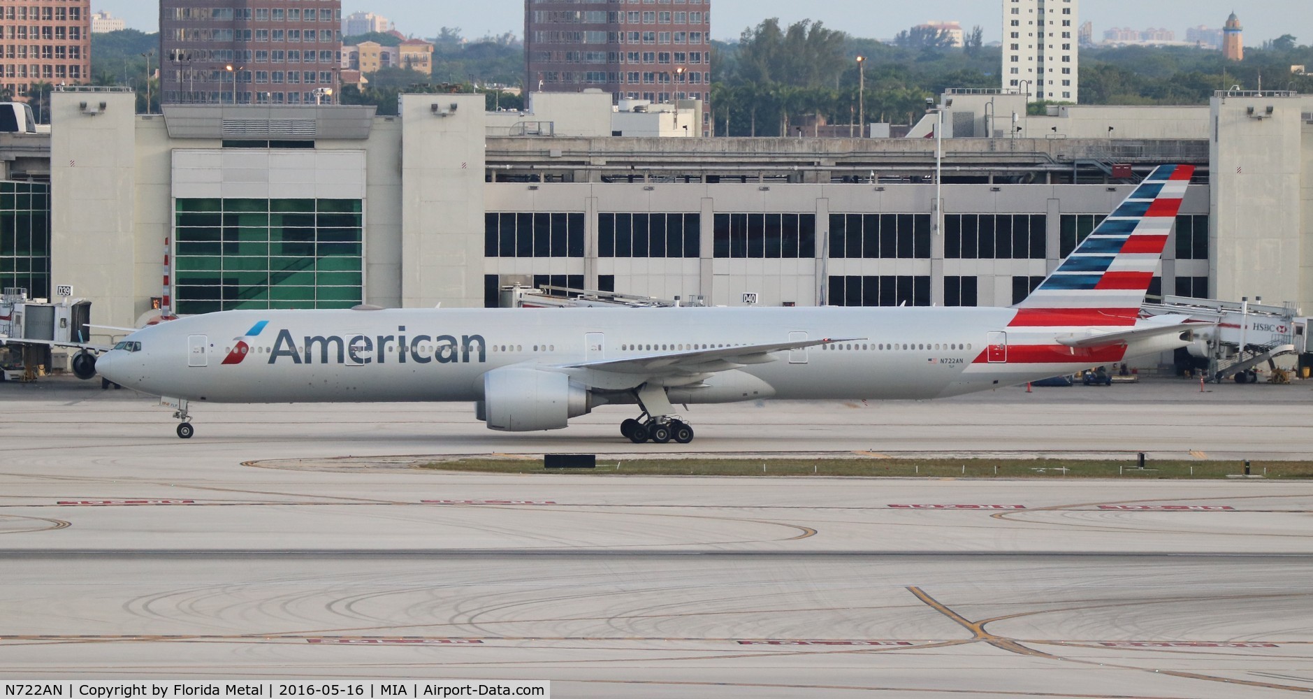 N722AN, 2013 Boeing 777-323/ER C/N 31547, American