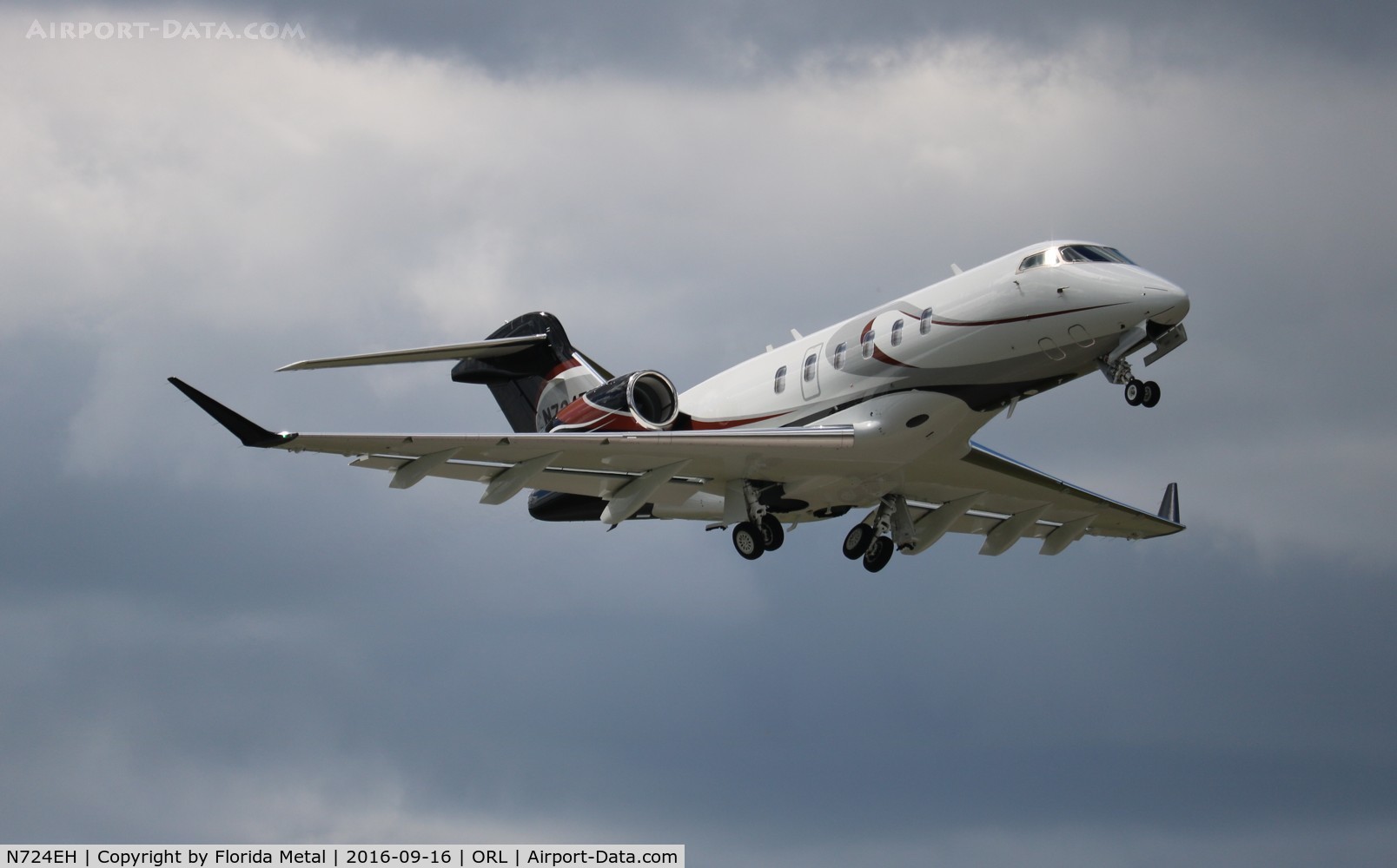N724EH, 2016 Bombardier Challenger 350 (BD-100-1A10) C/N 20613, Challenger 350