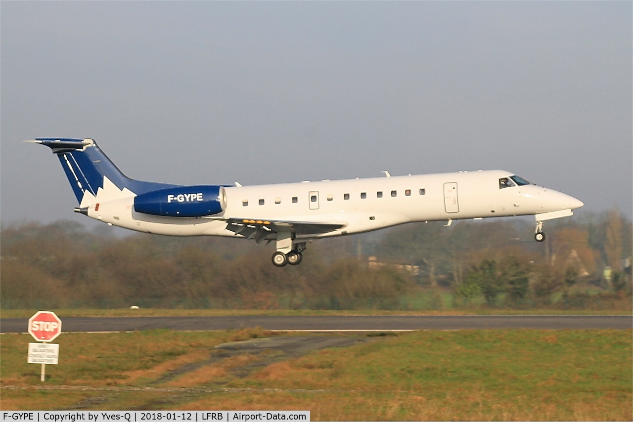 F-GYPE, 2001 Embraer ERJ-135LR (EMB-135LR) C/N 145492, Embraer ERJ-135LR, Landing rwy 07R, Brest-Bretagne airport (LFRB-BES)