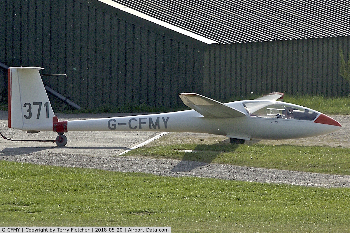 G-CFMY, 1988 Rolladen-Schneider LS-7 C/N 7004, At Great Hucklow