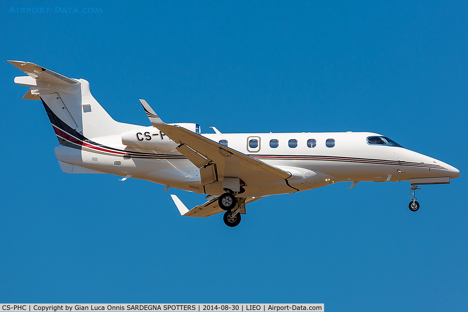 CS-PHC, 2014 Embraer EMB-505 Phenom 300 C/N 50500214, LANDING 05