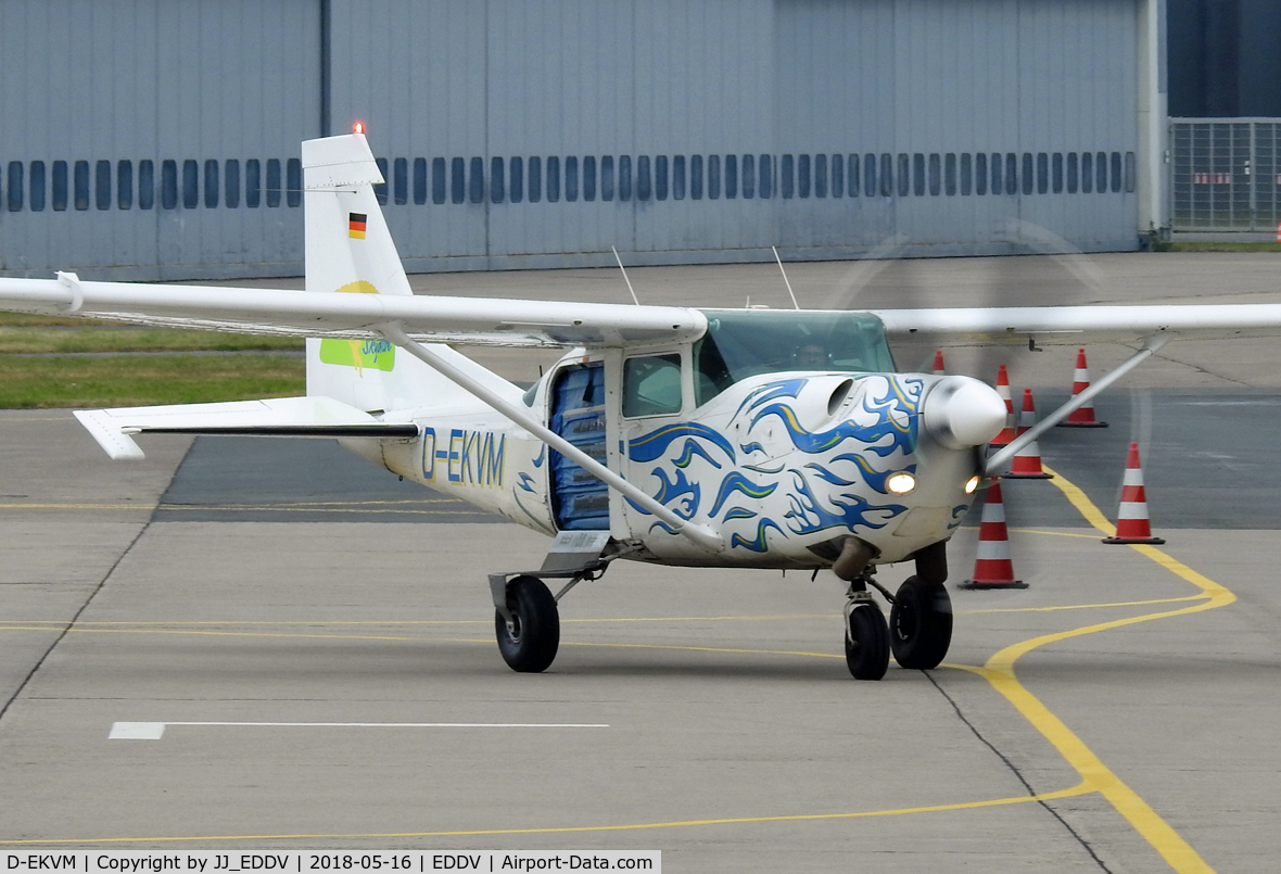 D-EKVM, Cessna U206H C/N U20605474, Parajumper plane in Hannover / EDDV.
