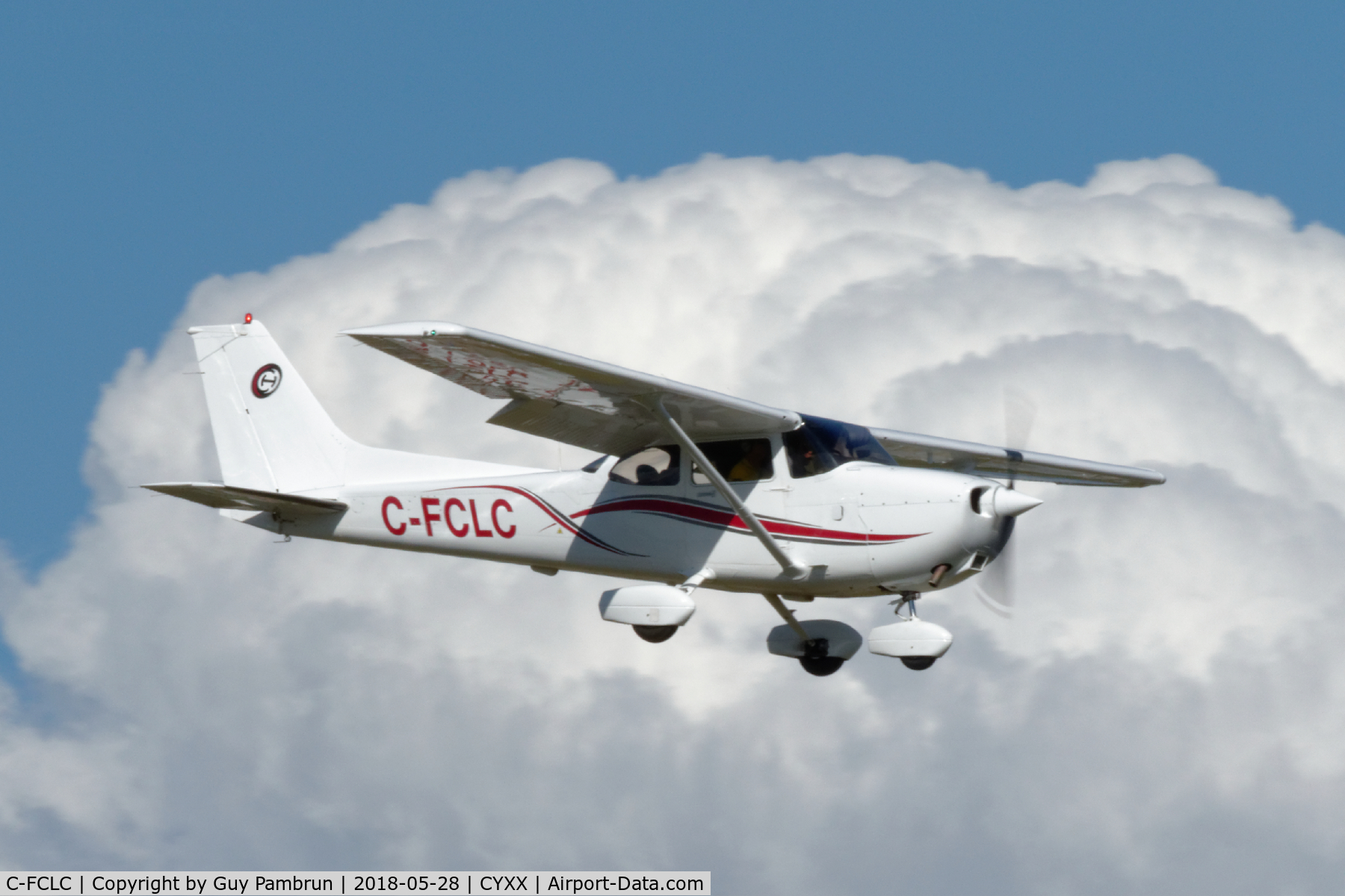 C-FCLC, 2001 Cessna 172S C/N 172S8763, Landing
