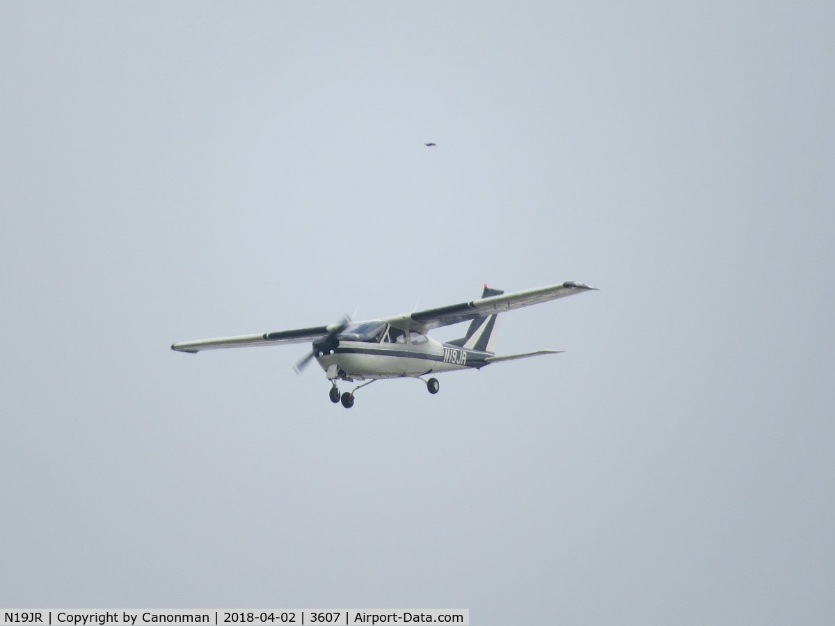 N19JR, 1973 Cessna 177RG Cardinal C/N 177RG0314, Landing