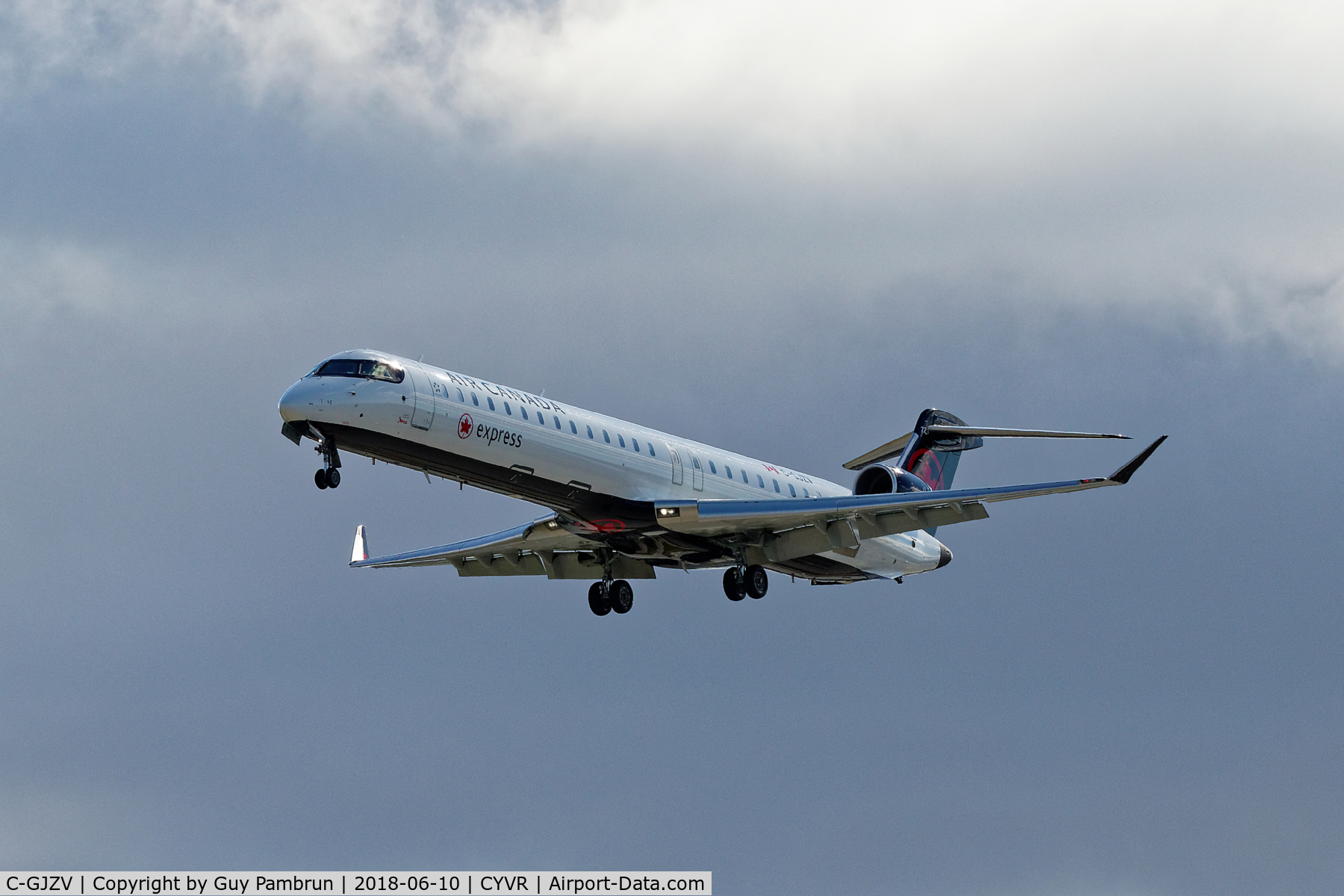 C-GJZV, 2016 Bombardier CRJ-900 (CL-600-2D24) C/N 15424, Landing on 26R