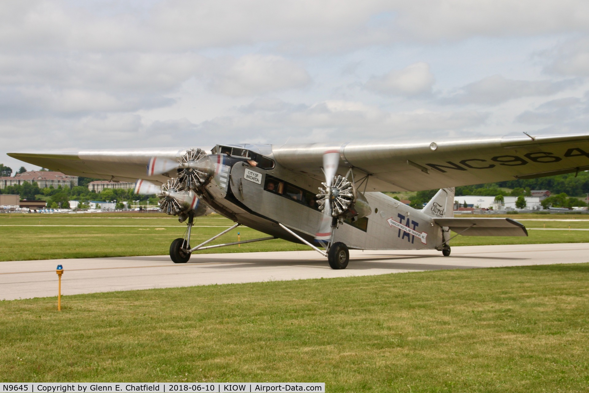 N9645, 1928 Ford 5-AT-B Tri-Motor C/N 8, Taxiing in to the ramp