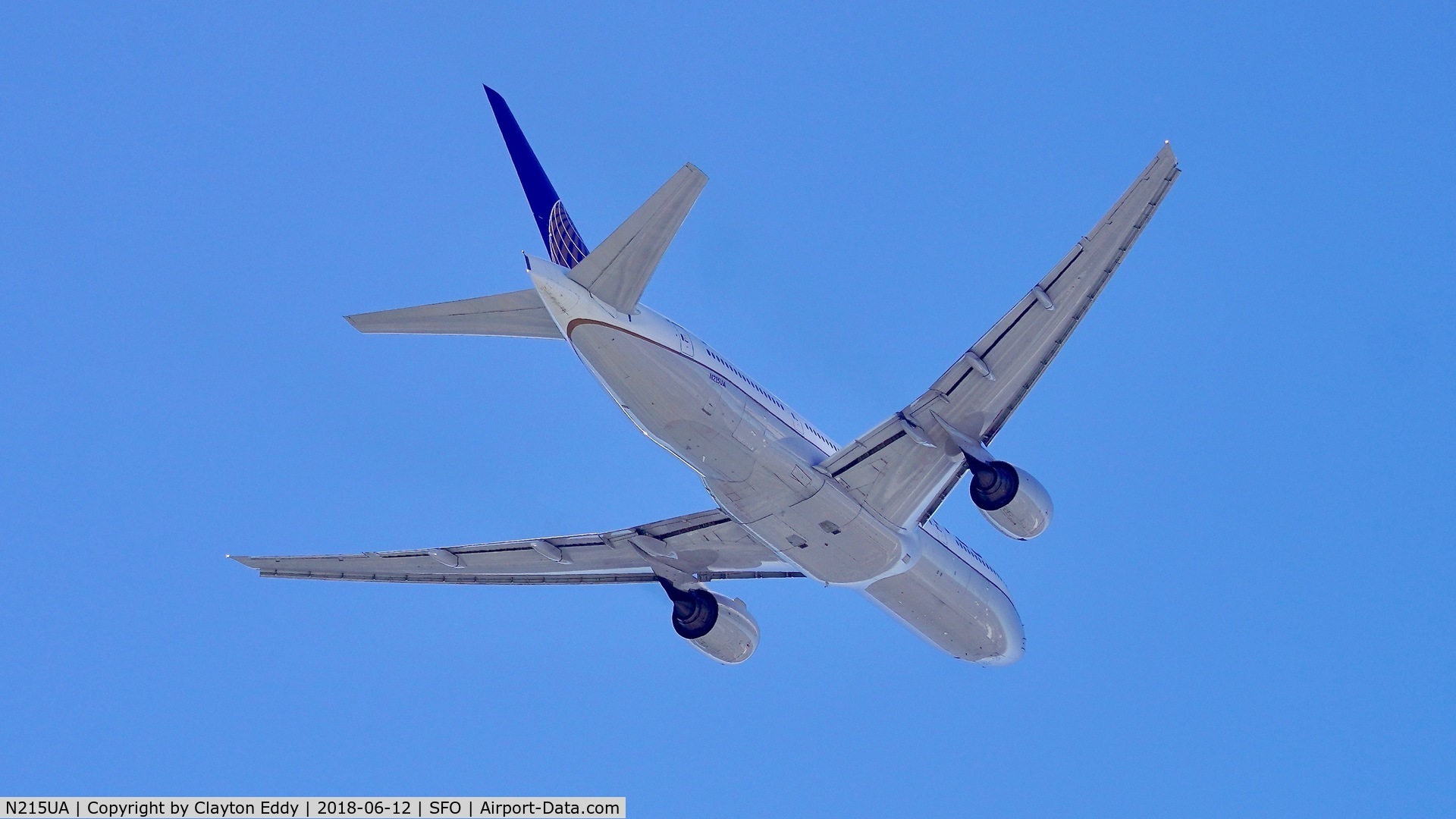 N215UA, 2000 Boeing 777-222 C/N 30221, Departing to somewhere. SFO. 2018.