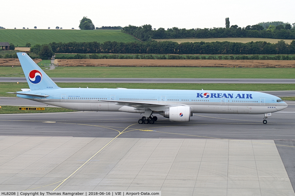 HL8208, 2010 Boeing 777-3B5/ER C/N 37645, Korean Air Boeing 777-300