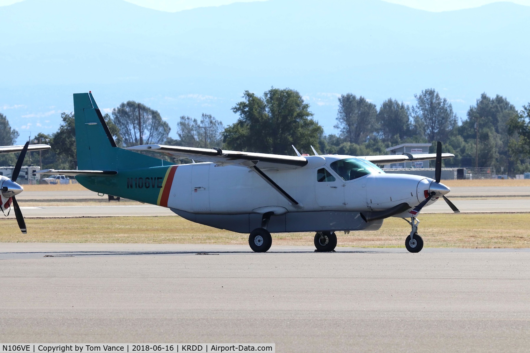 N106VE, 1999 Cessna 208B Super Cargomaster C/N 208B0769, Package Express Caravan at Redding, CA USA