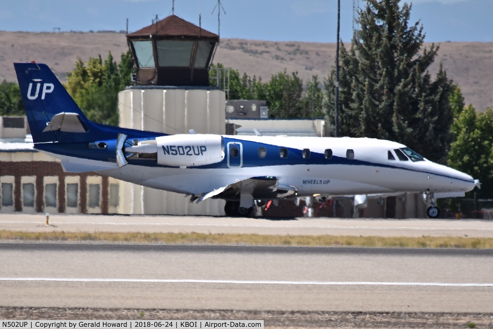 N502UP, 2003 Cessna 560XL Citation Excel C/N 560-5310, Landing roll out on RWY 28L.