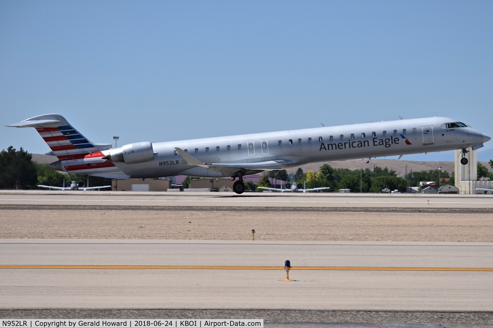 N952LR, 2015 Bombardier CRJ-900LR (CL-600-2D24) C/N 15373, Take off from RWY 28R.