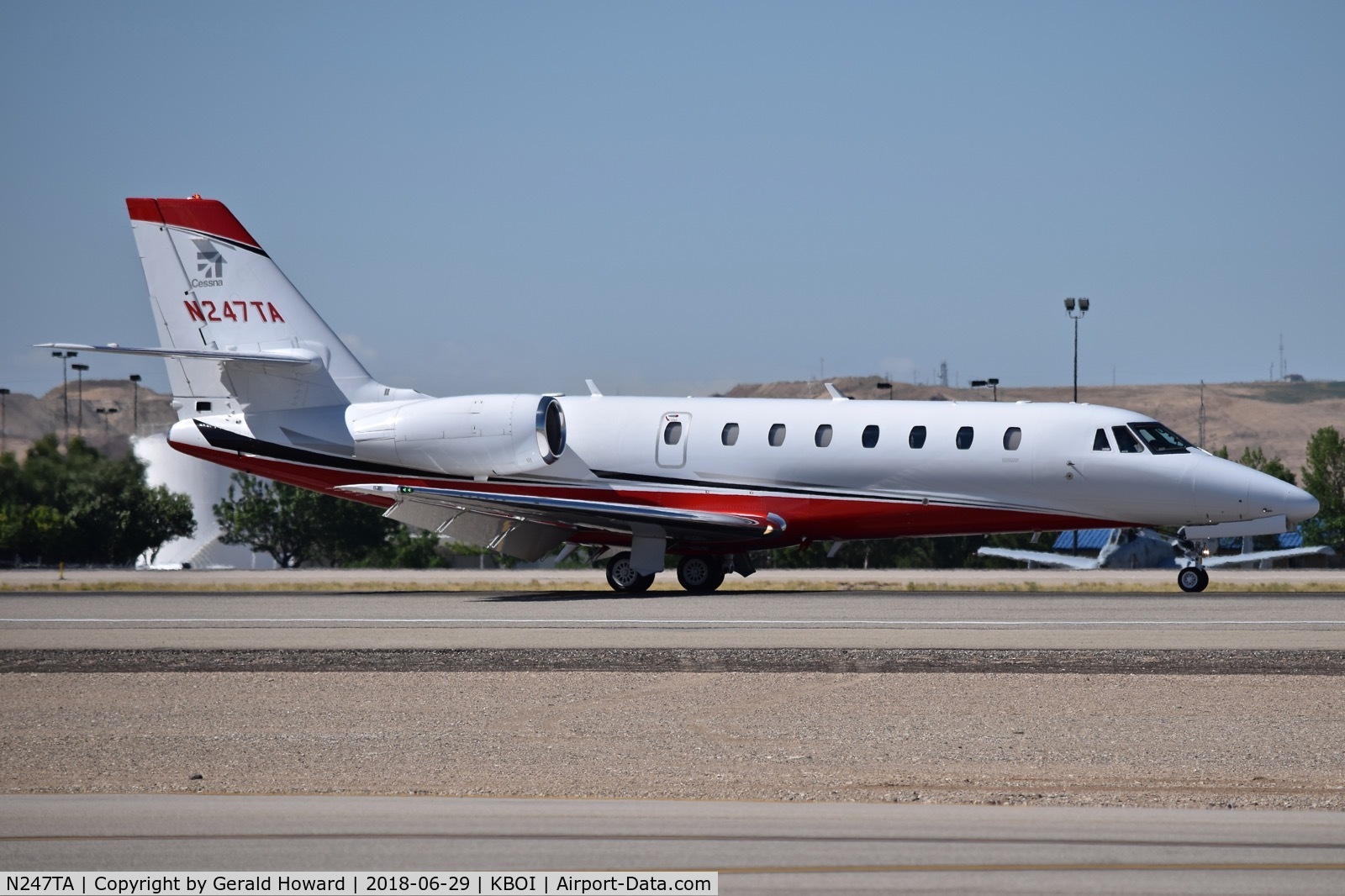 N247TA, 2007 Cessna 680 Citation Sovereign C/N 680-0131, Landing roll out on RWY 28R.