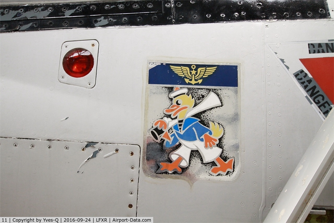 11, Vought F-8P Crusader C/N 1228, Vought F-8P Crusader, 12F blazon, Naval Aviation Museum, Rochefort-Soubise airport (LFXR)