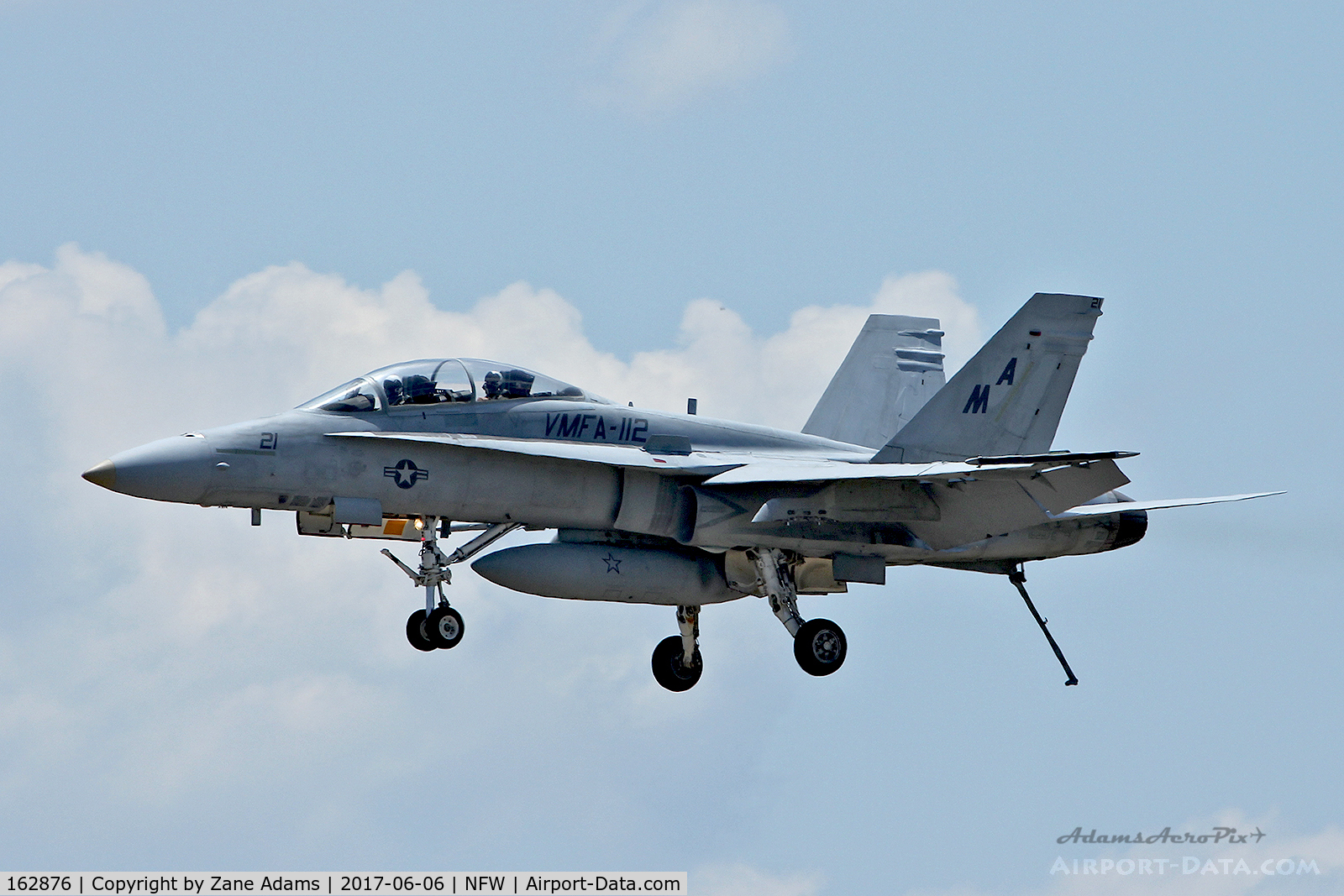 162876, McDonnell Douglas F/A-18B Hornet C/N 419/B701, Landing at NAS Fort Worth