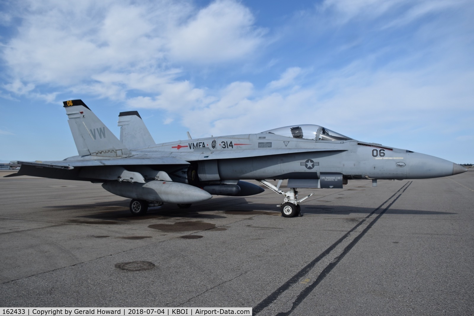 162433, McDonnell Douglas F/A-18A Hornet C/N 0276/A222, VMFA-314  “Black Knights” , NAS Miramar, CA.