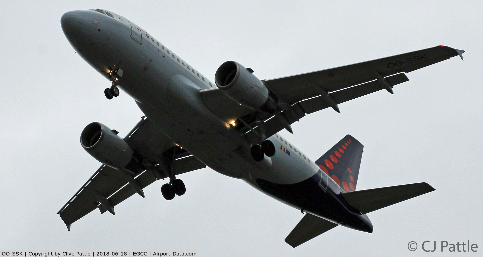 OO-SSK, 2000 Airbus A319-112 C/N 1336, Late evening landing at Manchester EGCC
