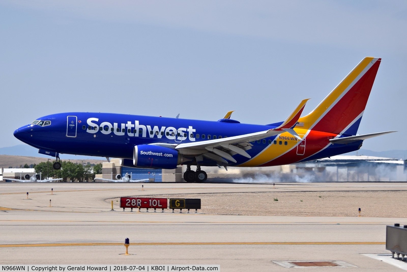 N966WN, 2011 Boeing 737-7H4 C/N 36966, Touch down on RWY 10L.