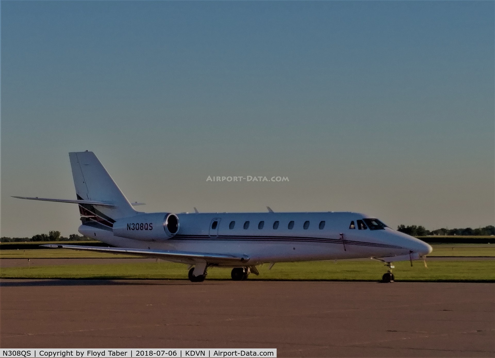 N308QS, 2006 Cessna 680 Citation Sovereign C/N 680-0116, Staying the night at the QCA