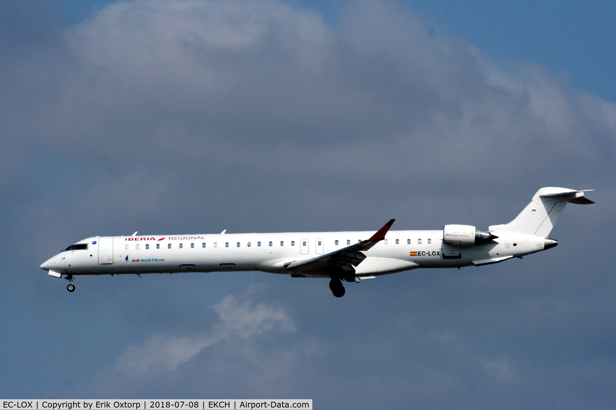 EC-LOX, 2011 Bombardier CRJ-1000ER NG (CL-600-2E25) C/N 19020, EC-LOX landing rw 22L