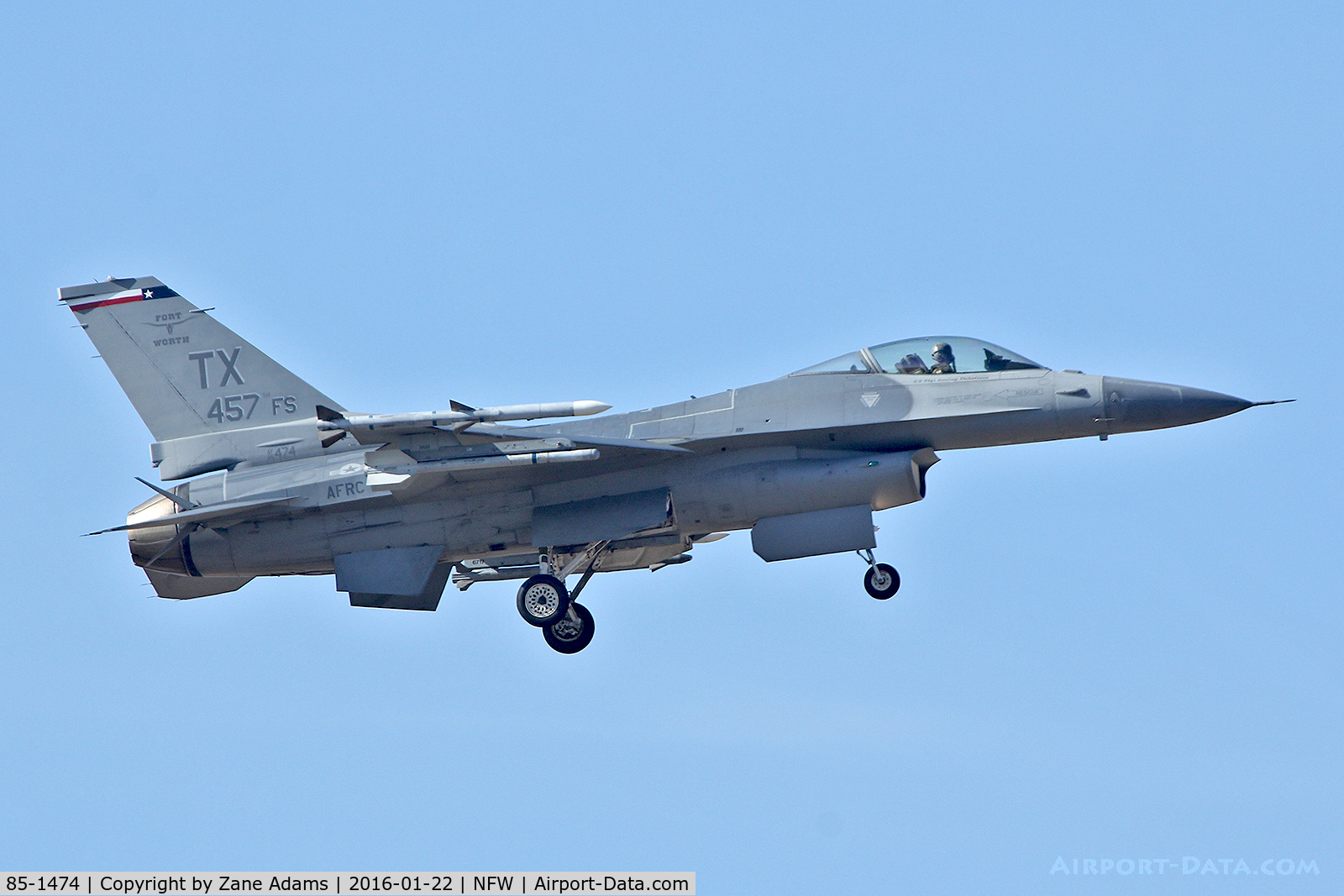 85-1474, 1985 General Dynamics F-16C Fighting Falcon C/N 5C-254, Landing at NAS Fort Worth